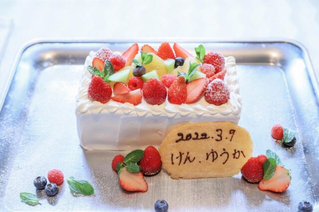 ***  少人数だから
ちいさなケーキ🍓🍓🍓  レストランだから叶う
可愛いサイズ感  @ kazoku_de_wedding 
——————————————————————————
私たちは結婚式における延期•キャンセル料を
一切いただかないプロデュース会社です
——————————————————————————-  #家族でウエディング 
#家族の時間 
#キャンセル料無料 
#家族で結婚式 
#家族写真 
#家族時間 
#家族 
#家族撮影 
#デュボネウエディング 
#少人数婚 
#デュボネウエディング 
#少人数結婚式 
#少人数ウェディング 
#少人数ウエディング 
#名古屋結婚式
#誓いの言葉 
#少人数婚礼 
#家族挙式 
#和人前式 
#くふう婚 
#プレ花嫁 
#家族写真撮影 
#少人数挙式 
#ウェディングケーキデザイン 
#ウェディングドレス #名古屋結婚式 #少人数婚 
#ウェディングケーキ